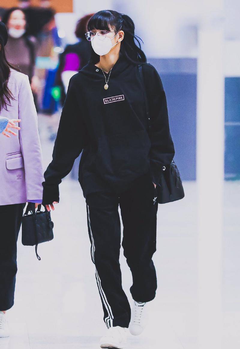 周雨彤把我想买的鞋全都穿了个遍_nike_air_yeezy