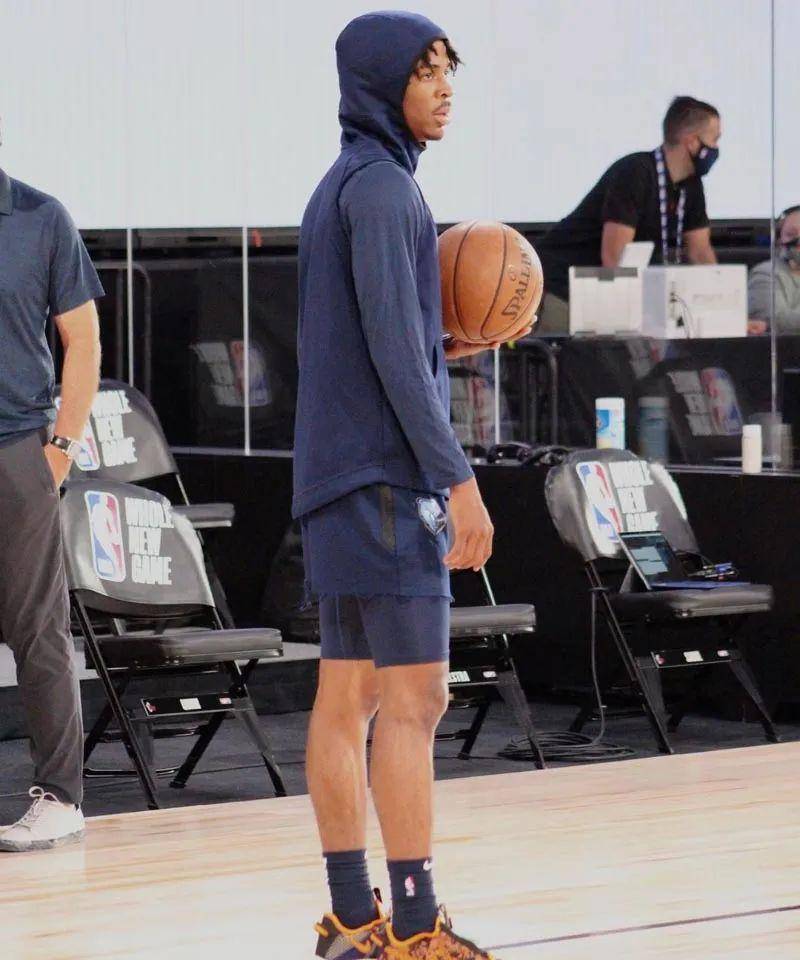 詹姆斯上脚 sacai 联名!nba 复赛球星上脚看花眼_nike_zoom_jordan