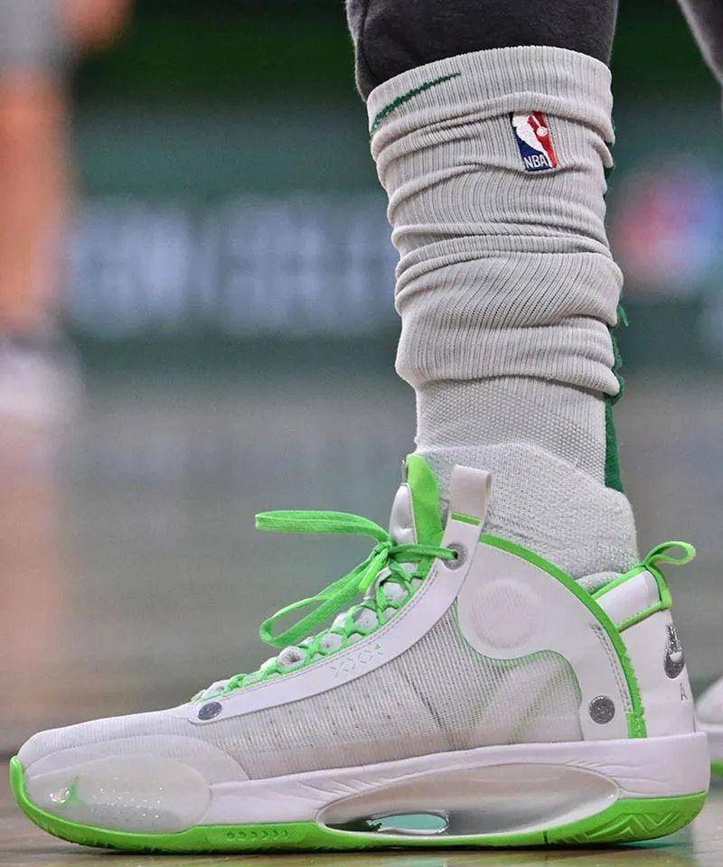 詹姆斯上脚 sacai 联名!nba 复赛球星上脚看花眼_nike_zoom_jordan