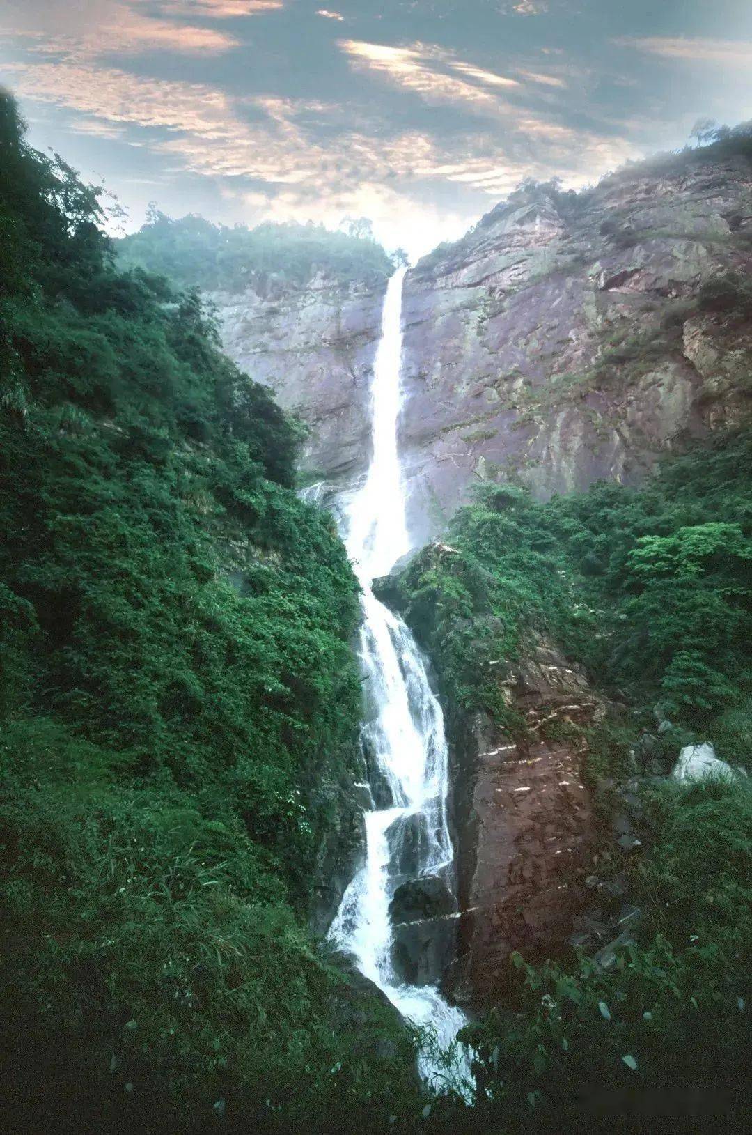 庐山香炉峰瀑布图片图片