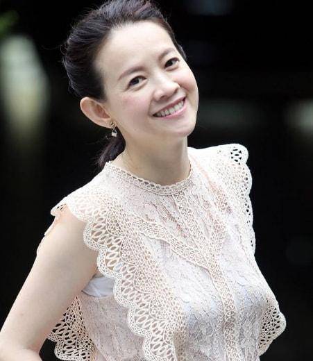 50岁曾宝仪晒照庆生,自侃是活了半世纪的老抠,连庾澄庆都下场了_年龄