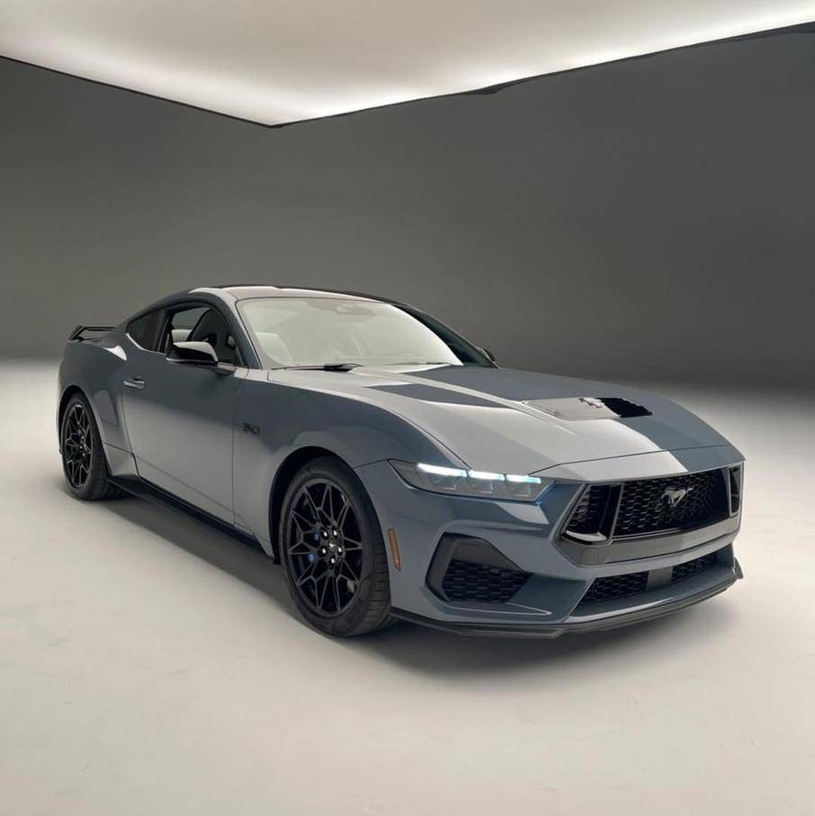 全新福特mustang实车正式亮相,采用粗犷的外观_搜狐汽车_搜狐网