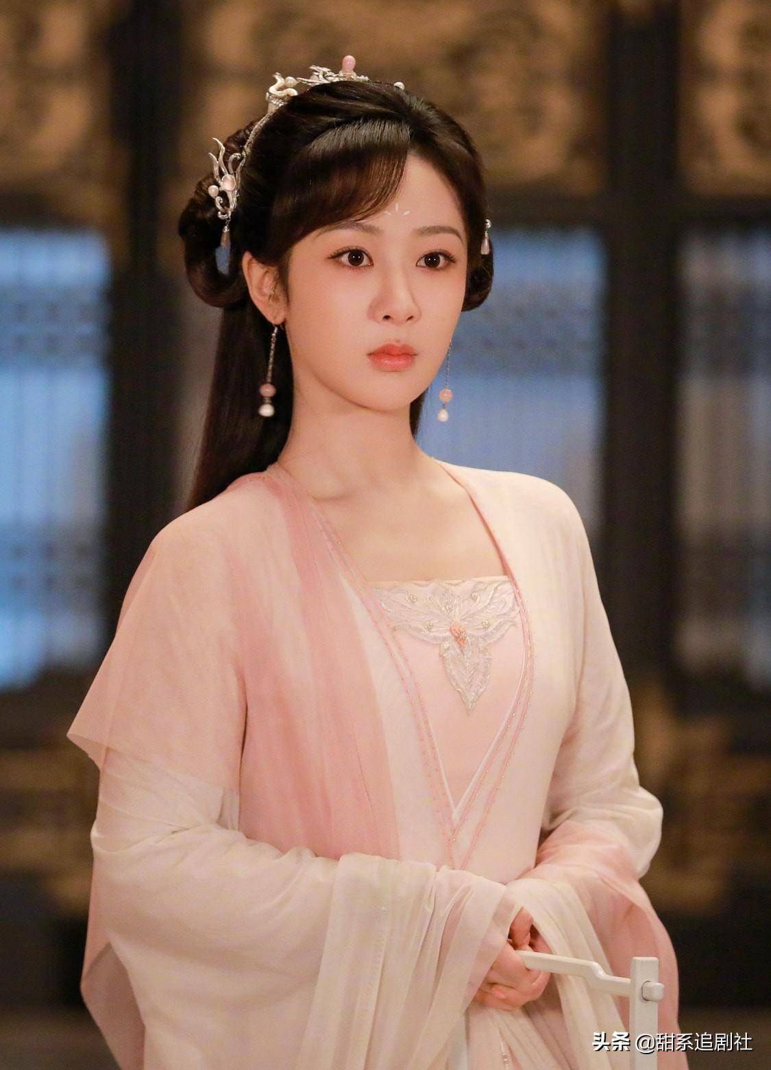 杨紫晒杀青剧照,评论区连发五个啊,一波三折幕后故事多_沉香_服装_剧