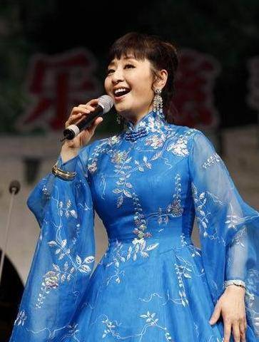 歌唱家殷秀梅,结婚当天就想离婚,二婚嫁法国贵族当丁克婚姻幸福