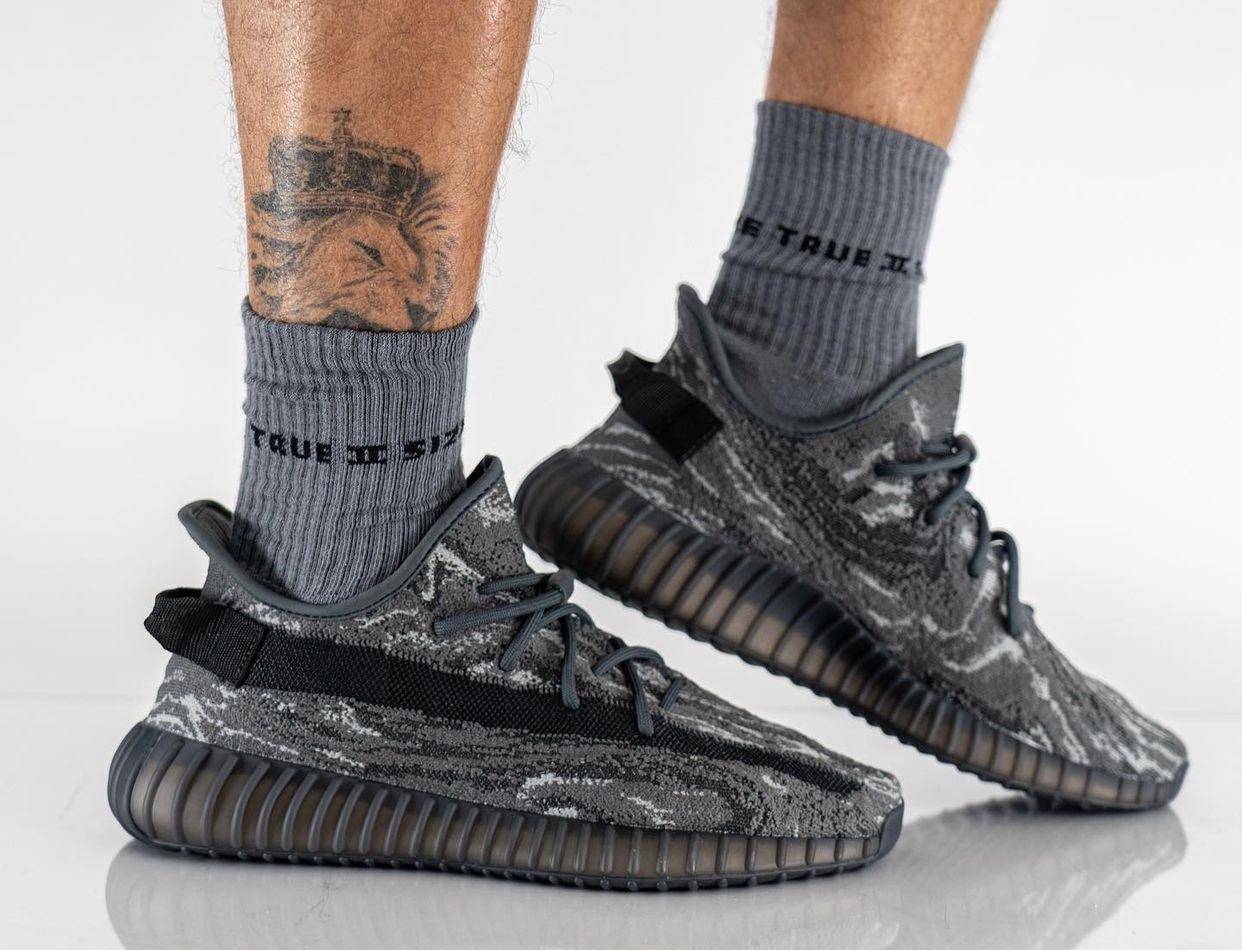 暗黑版「暴龍獸」350 v2 要來了!上腳你給打幾分?_boost_yeezy_grey