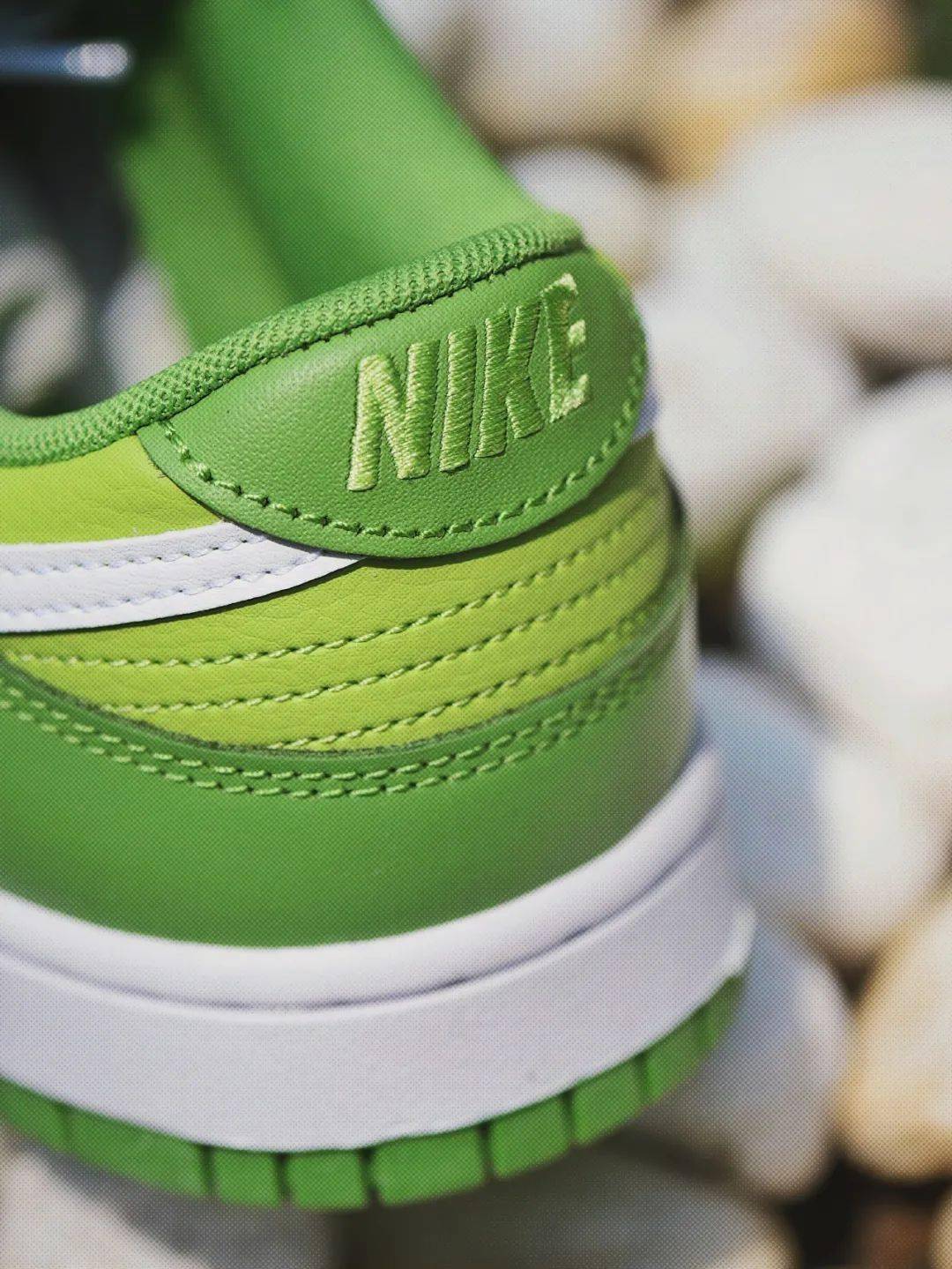 nike dunk low retro kermit