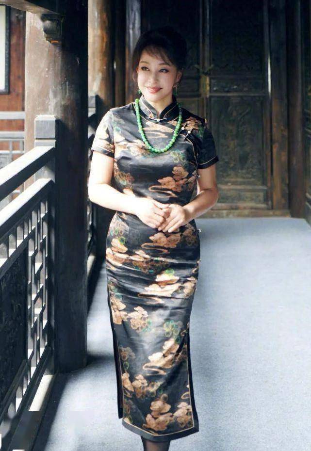 刘晓庆旗袍图片