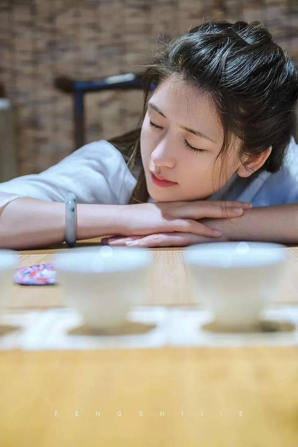 有一种陪伴,不在身边,却在心里_一个人_摄影_文字