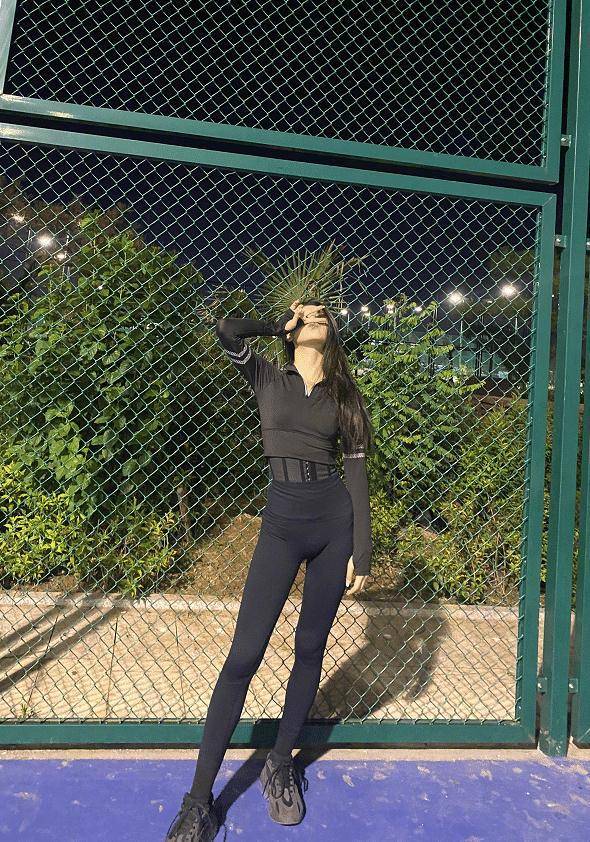 《变形计》的叛逆少女,如今20岁穿上无痕裤:这腿我想都不敢想_杨馥宇