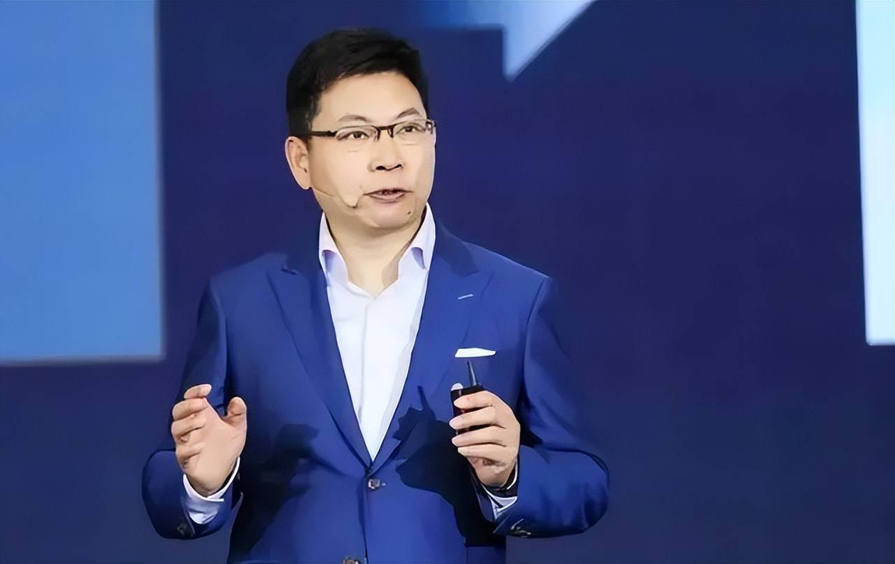 华为余承东大放厥词,谁喷问界m7谁low,网友:他急了?_设计_大嘴_low