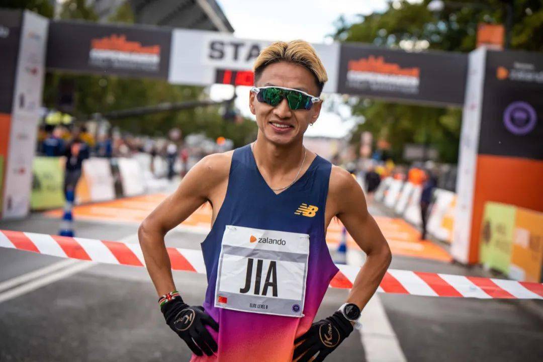 贾俄仁加刷新半马pb!_比赛_balance_选手