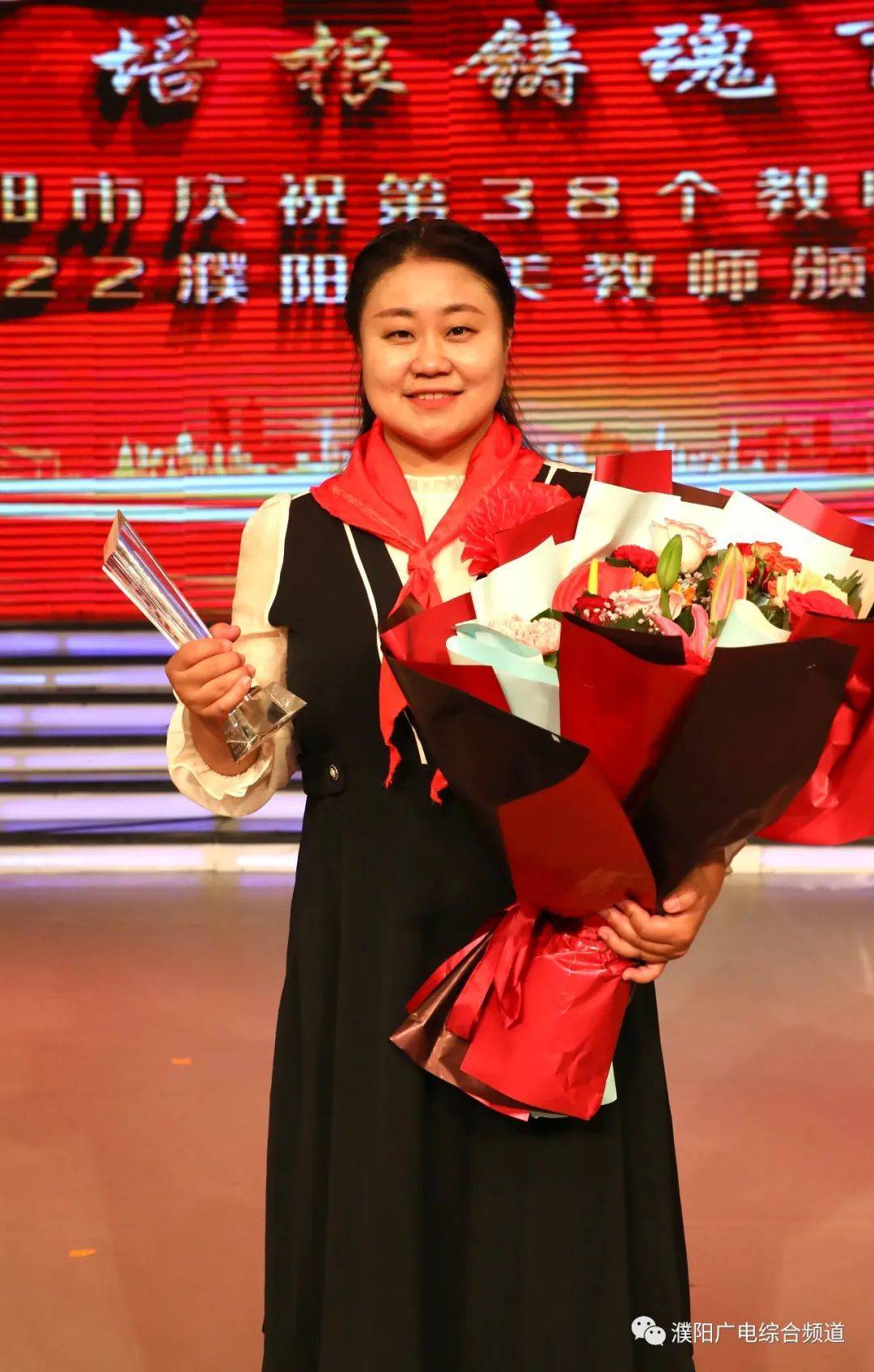 2022濮阳最美教师丨李炜:微光辉映领巾红_董方方_吴水振_实验