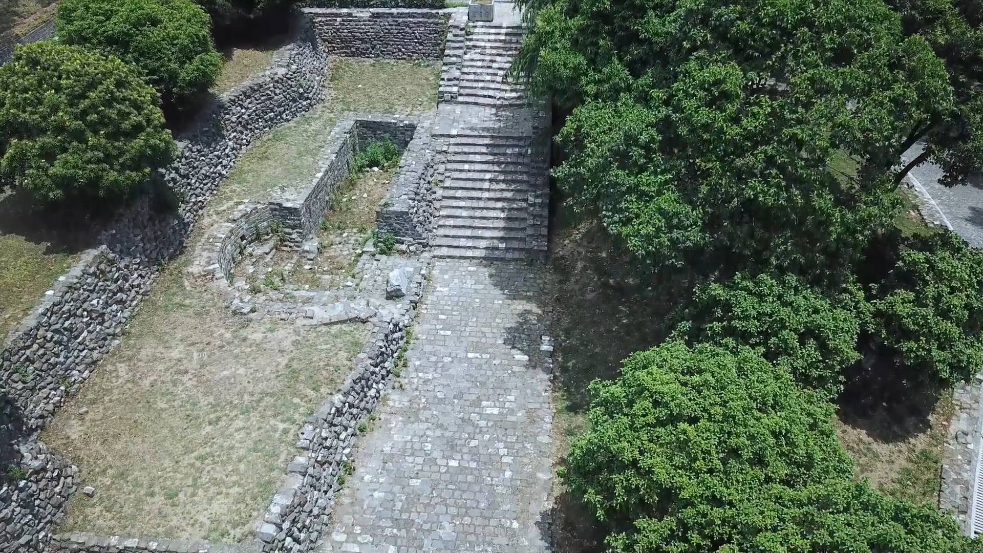 学者发现光华门残匾被侵华日军盗摘新证_卢彦名_蒋芳_报道员