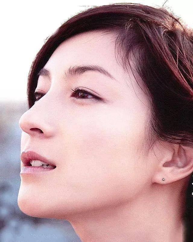 41岁广末凉子凭素颜状态再度登上热搜,童颜美肌离不开3个小秘诀_保养