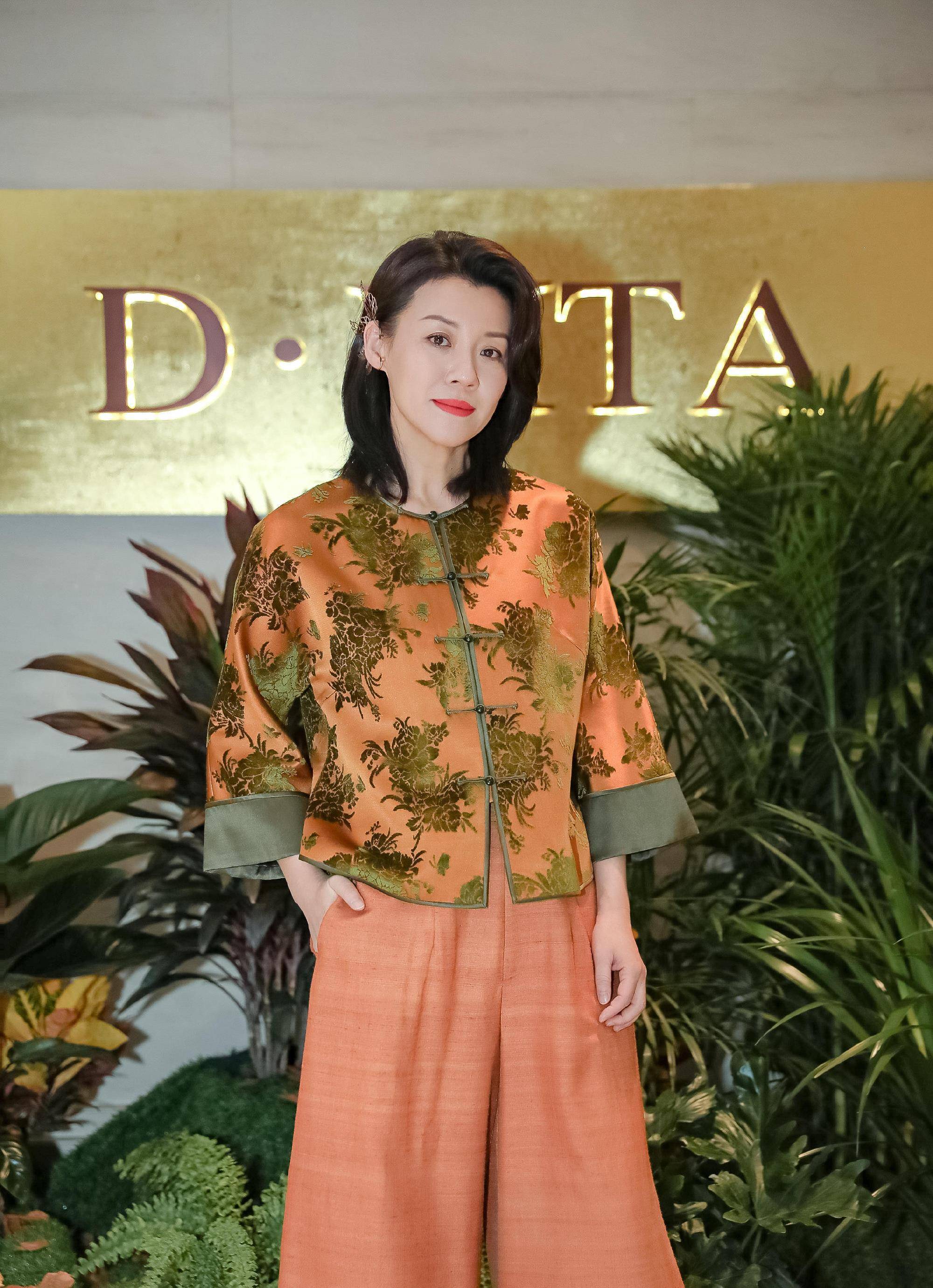 想不到刘琳打扮起来这么美,穿新中式风优雅大气,被"德华"骗了_风格