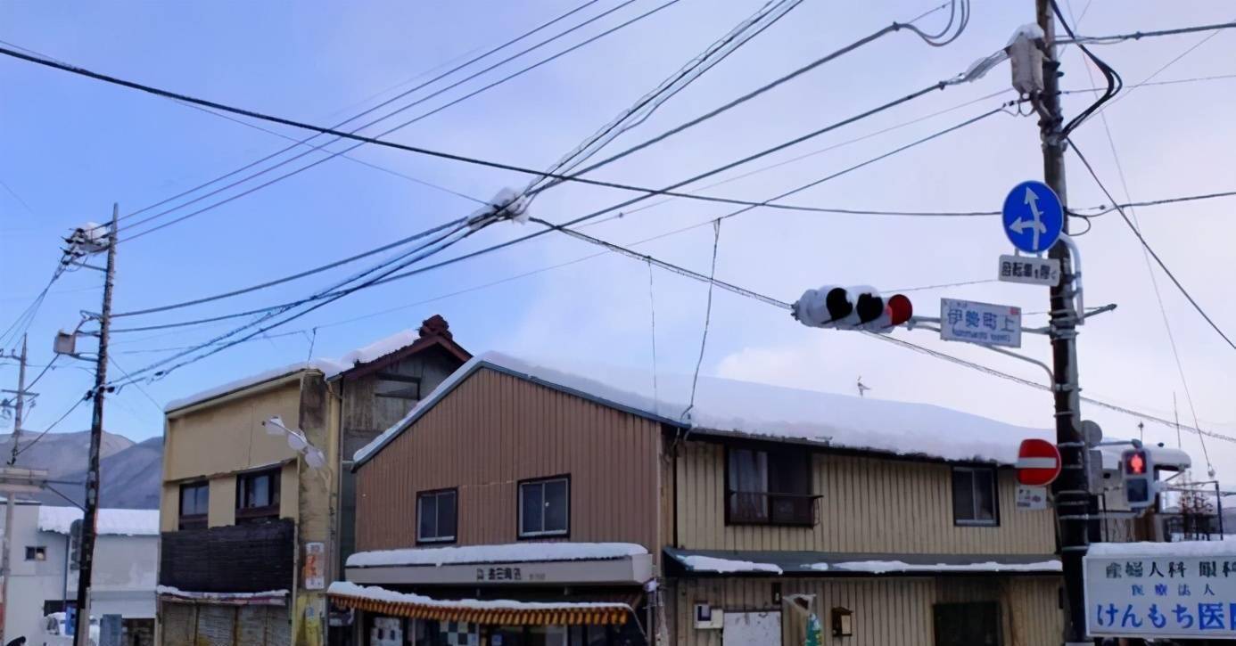 为何日本密布电线杆，他们没有地下电缆技术吗？专家：原因很简单