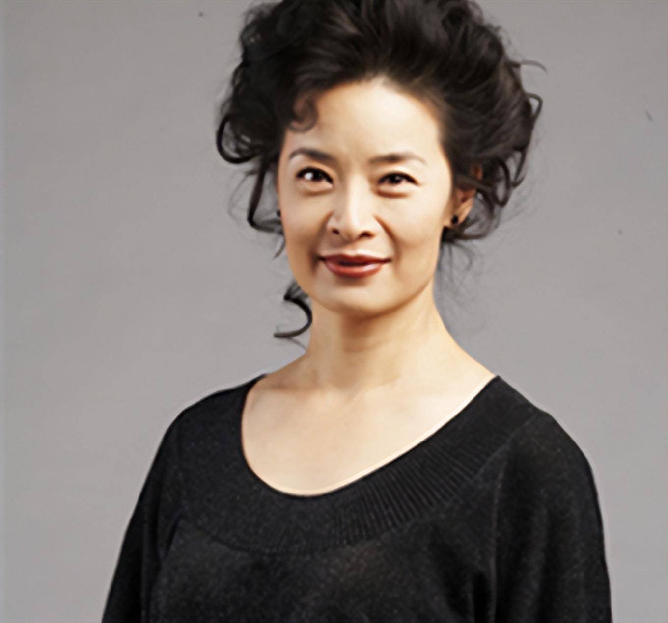 91岁老艺术家罕见现身,声音依旧洪亮清晰,女儿是老戏骨顾艳_周贤_王