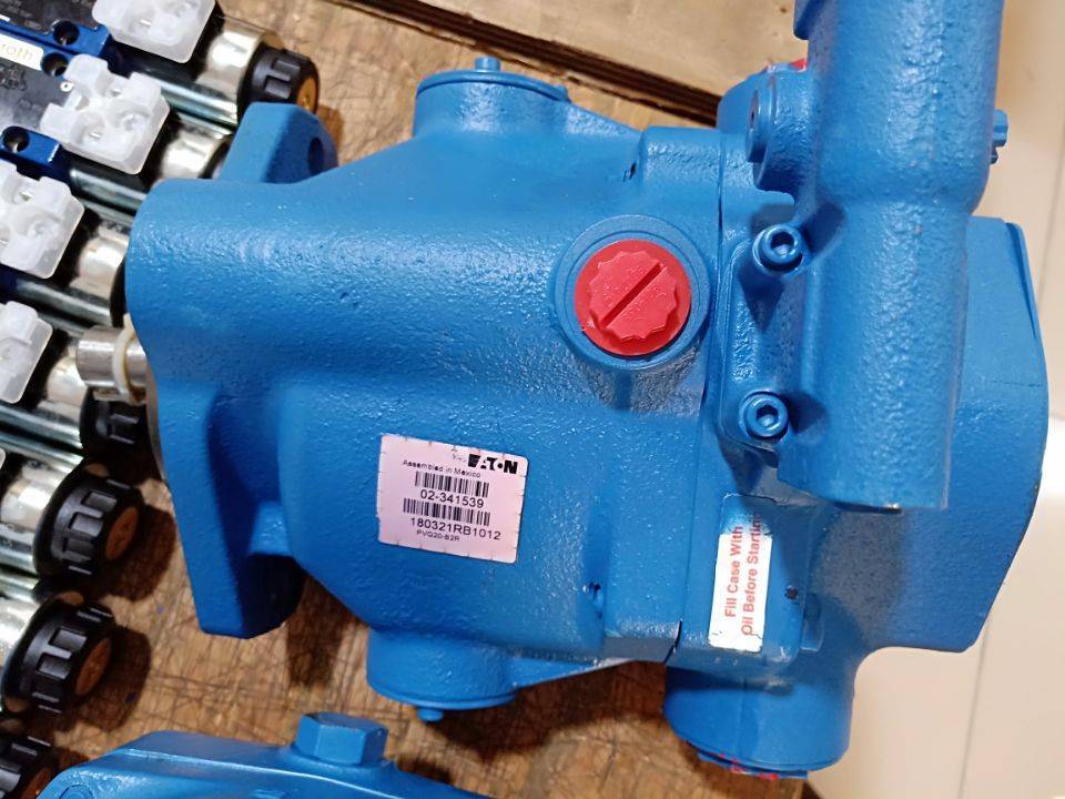 柱塞泵是油泵是一种既轻便又紧凑的泵,是宁波秉圣工业,有直列式,分配