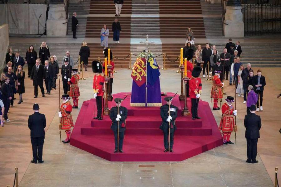 英国女王下葬仪式在温莎圣乔治教堂举行,将与菲利普亲王合葬_伊丽莎白_英国王室_城堡