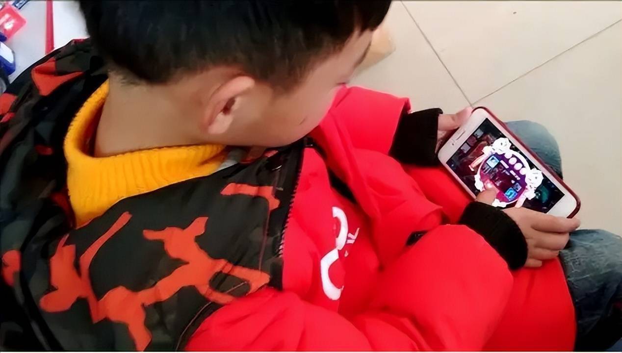 12岁小学生打游戏花17万,家长被逼到卖房,一高校校长说话很中肯_手机