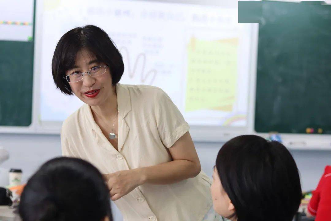 经过头脑风暴,各小组整理作业设计与实施的问题清单,吴娟老师以王月芬