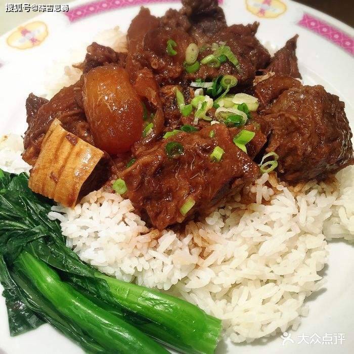 【椰风海韵】东巷巷猪脚牛腩饭:香辣牛腩,软糯猪脚,柔软不腻,非常好吃