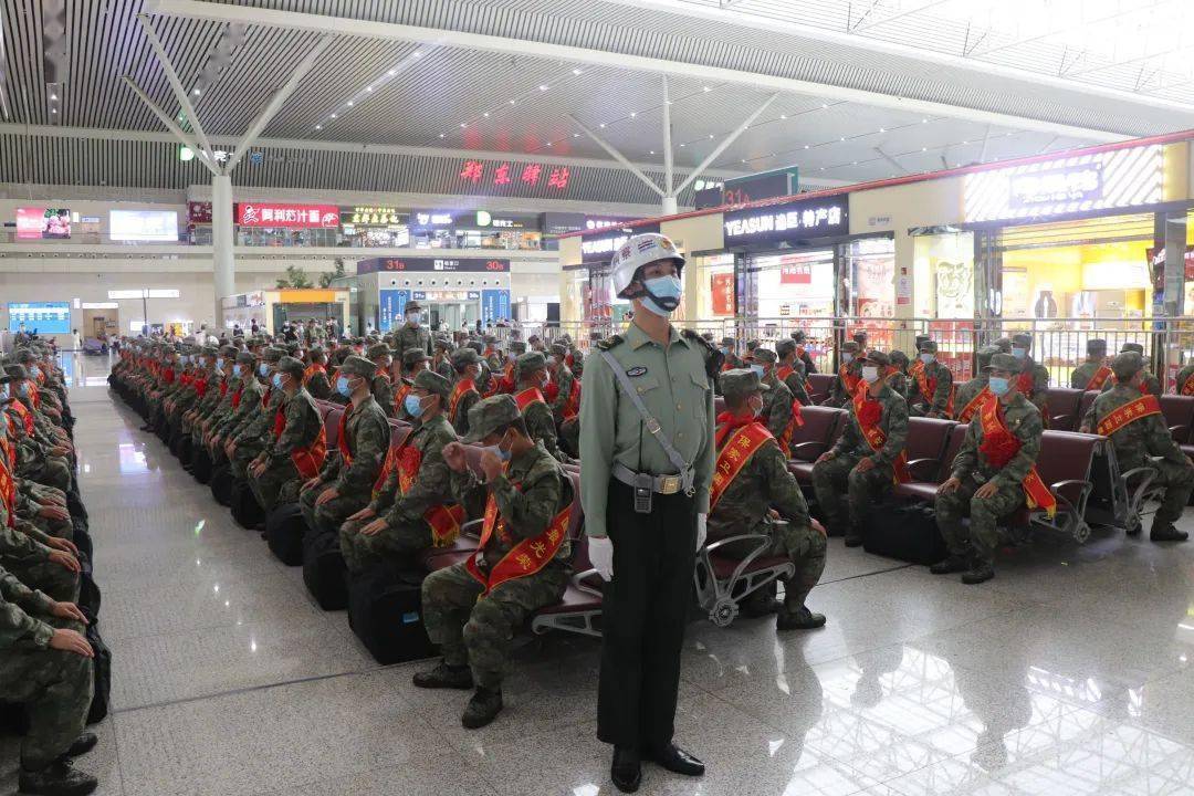 【新闻】河南省军区警备纠察队全力保障新老兵转运_服务_郑州东站
