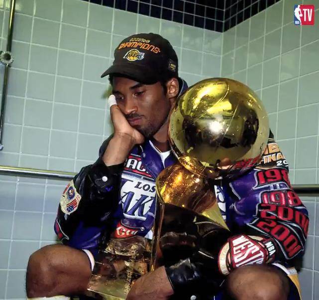 24图看尽科比生涯!nba官方催泪回忆,曼巴42岁生日快乐_奥尼尔_湖人_1