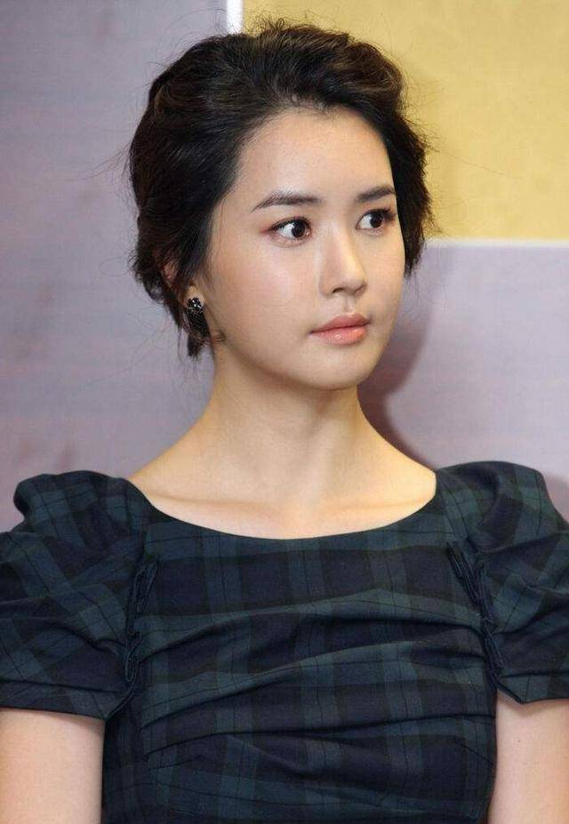 变脸女王李多海:与当红男偶像谈恋爱,分手后整容成瘾变面瘫_女孩