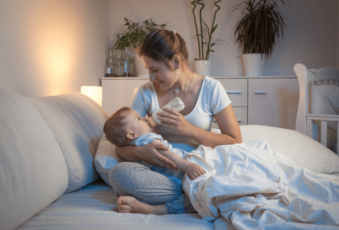 奶睡和哄睡哪种对宝宝好？4个方法改善孩子奶睡