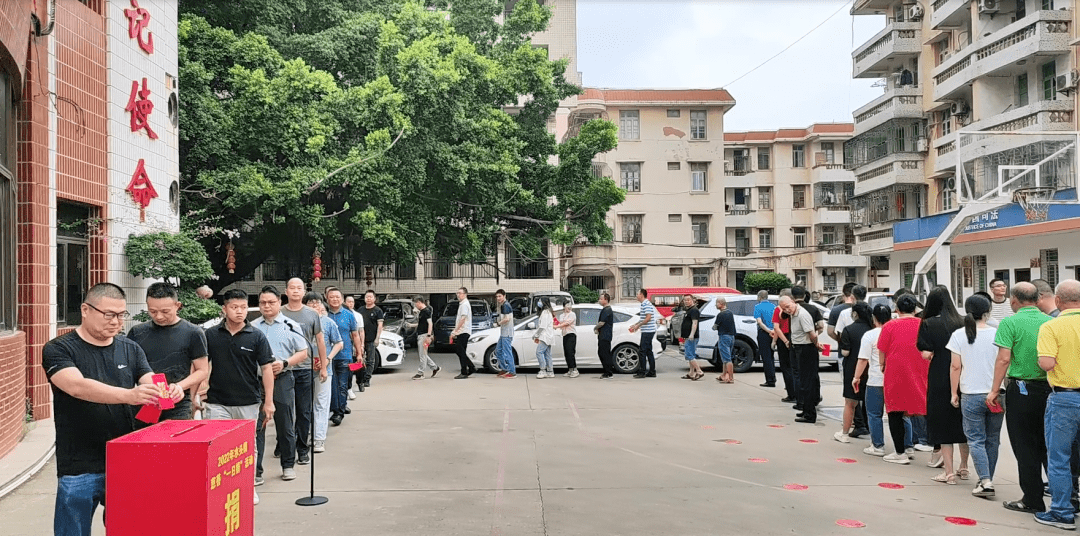 活动上,镇党委书记王明章指出,近年来,水头镇积极践行慈善宗旨,充分