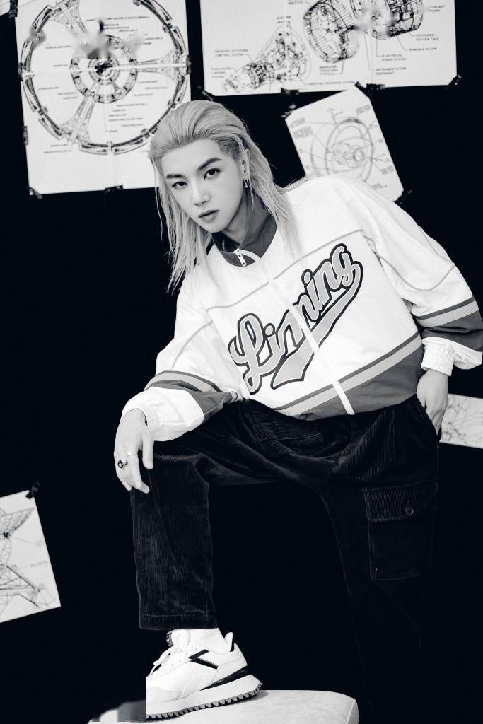 华晨宇发布银发复古风造型写真 大背头让粉丝直呼太帅_华晨宇_银发