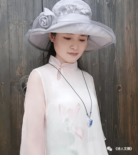 王一萍:桑子 ‖《一首》_文摘_一个人_云朵