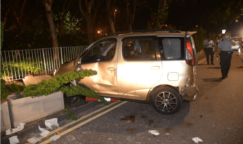 黄连忙跳车逃跑入公园内,轻型货车上2名刀手亦落车尾随追斩事主,事件