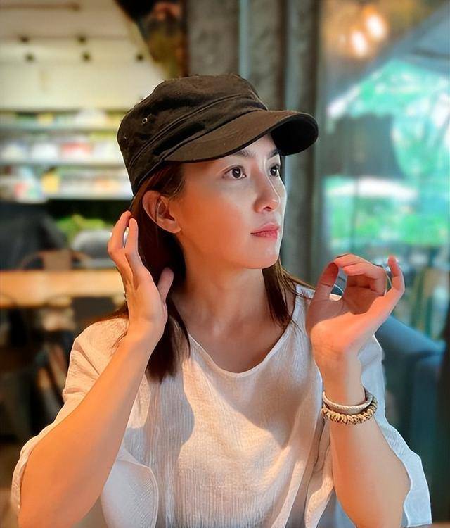 女星许兰芳被曝小三,深夜发私照给已婚男人,将原搭档告上法庭_调查