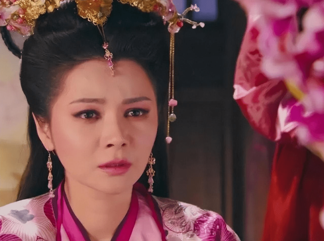 张丽华:10岁进宫,15岁生子,皇帝上朝她坐腿上,却因太美被斩杀_陈叔宝