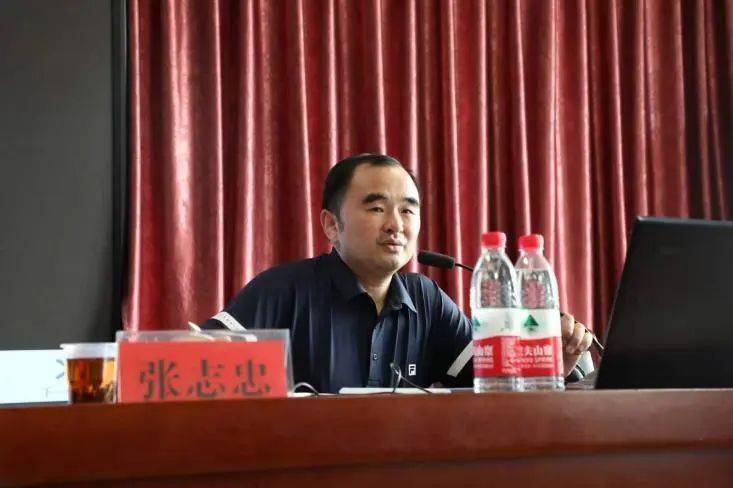 同日下午,有着多年高考教学经验的长郡中学张志忠老师为我们带来了