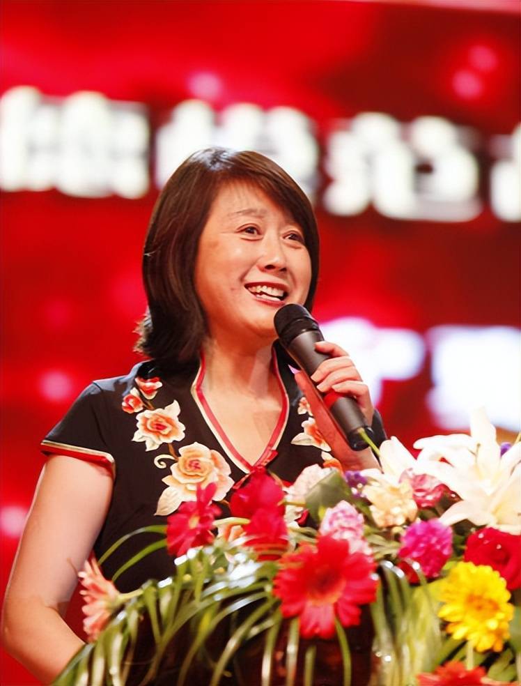 《曲苑杂坛》汪文华:嫁普通的辽宁丈夫,给年迈的公婆买海景房_袁阔