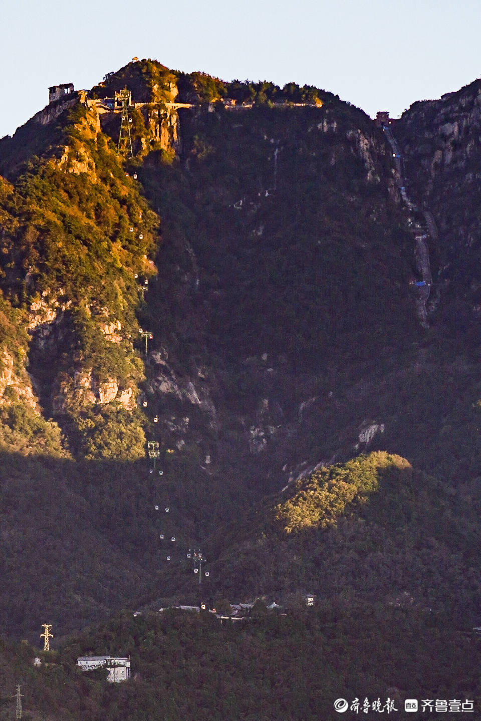 图集丨夜晚“风吹山角晦还明”，今早（9月23日）泰山清晰可见