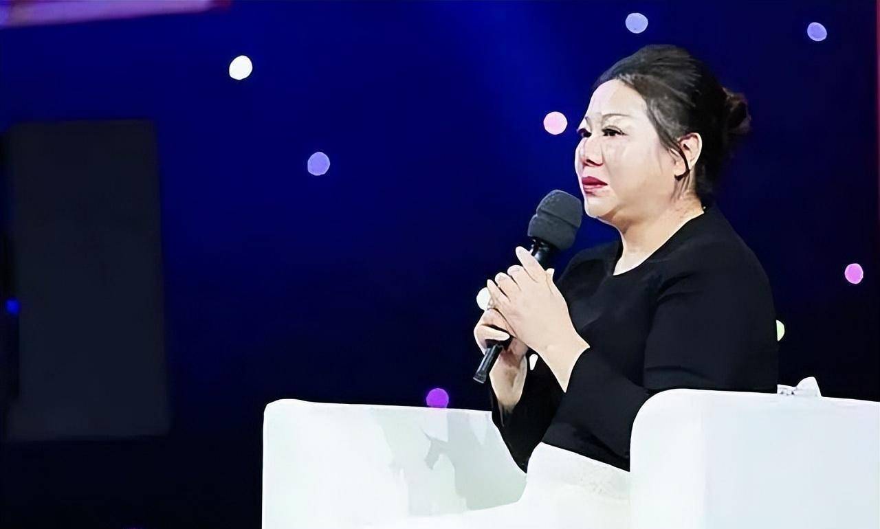 王伟牺牲21年,妻子继承遗志,儿子成海军军官,今已服役5年_阮国琴_飞行