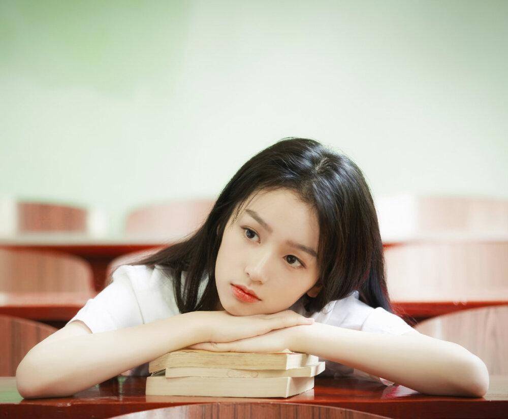 这3位90后小花,有多少人是因为红毯而爱上她们_鞠婧祎_明星_周也