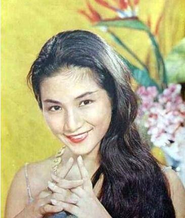 "郑佩佩,为爱息影却成为生育机器,一生最感谢周星驰_时候_因为_岳华