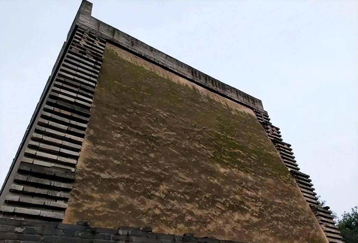 西安有一段土墙,有600多年历史,政府还拨款维修_城墙_王府_王城