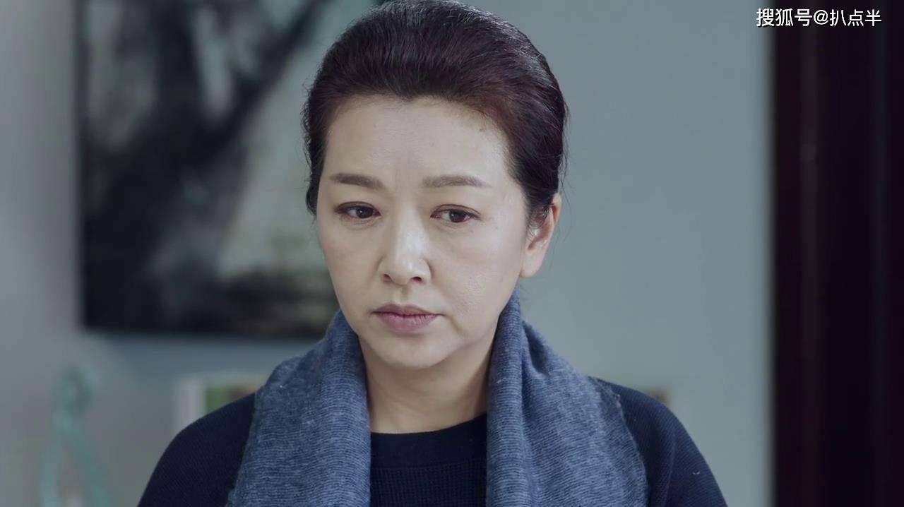 演技方面,江珊手握华鼎,飞天等最佳女演员奖,塑造的经典角色各式各样.