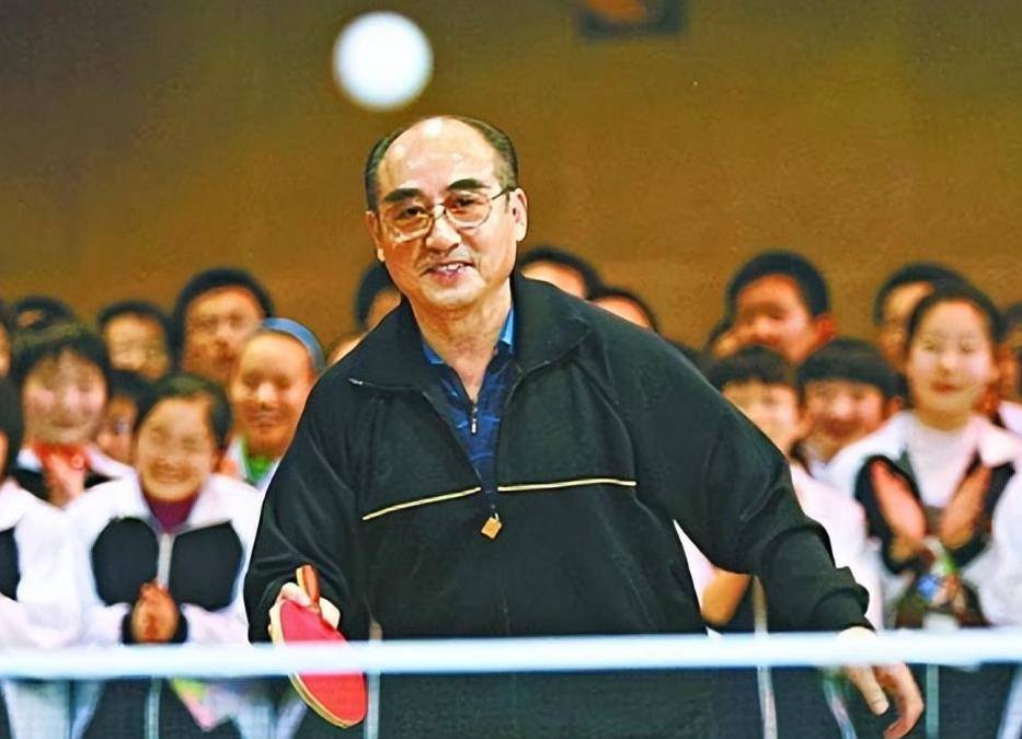 2013年,中美"乒乓外交"功臣庄则栋在京病故,两任妻子均出席_庄泽东
