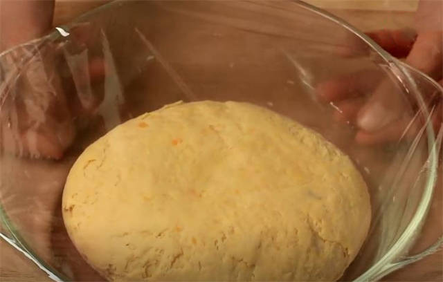 1个红薯，1碗面粉，不用烤箱和锅烙，教你秘制做法，比面包还好吃
