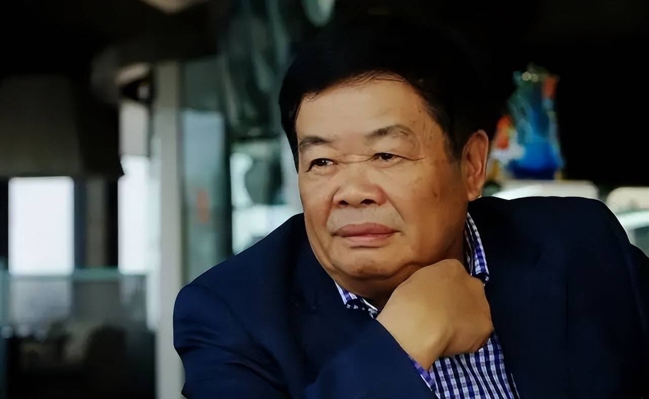 财务经理谣言四起,传出深更半夜带女人回宿舍,曹德旺如何处理?