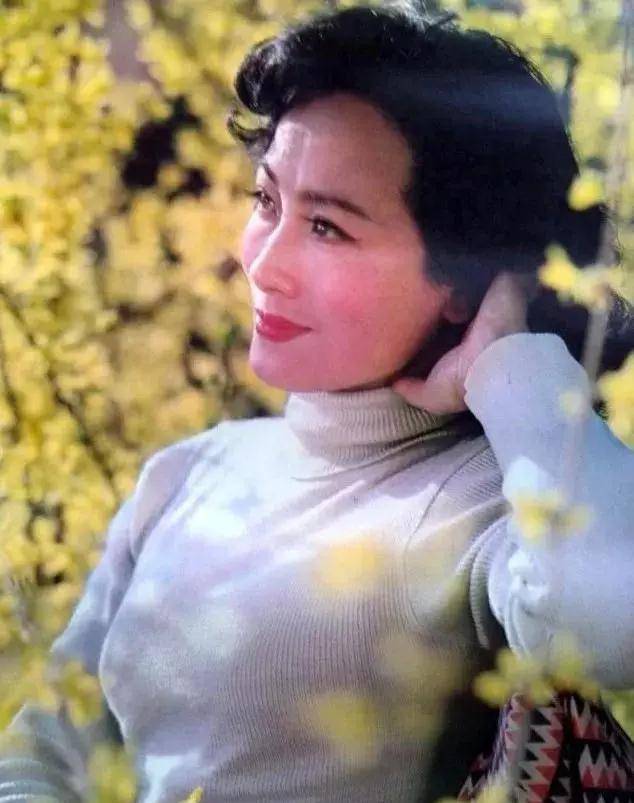 老照片:1982年的挂历,12位女明星魅力历久弥新_影片_韩月乔_程晓英