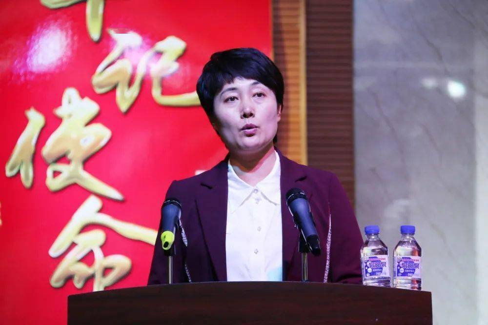 仪式由县教育局党组书记陈鹏举主持,副县长薛丙娟致欢迎词.