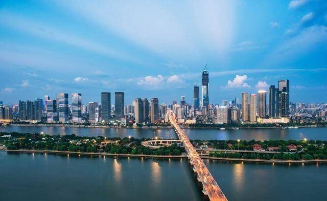 中国有一座城市：城内没有什么知名景点，旅游业收入却达1500亿